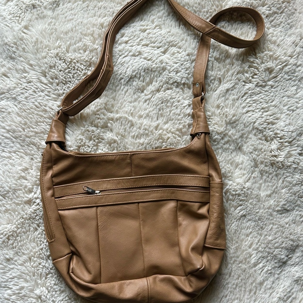 Elegant Tan Leather Shoulder Bag
